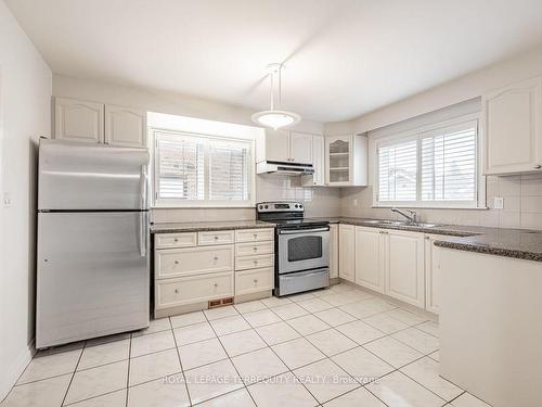 7 Everglades Dr, Toronto, ON - Indoor Photo Showing Kitchen