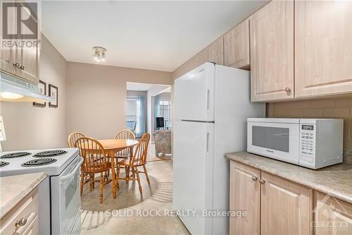 150 - 825 Cahill Drive W, Ottawa, ON - Indoor Photo Showing Kitchen