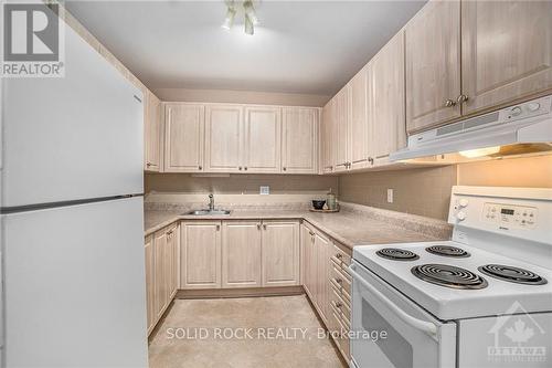 150 - 825 Cahill Drive W, Ottawa, ON - Indoor Photo Showing Kitchen