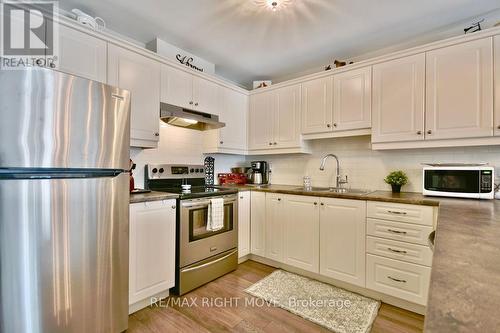 74 Lucy Lane, Orillia, ON - Indoor Photo Showing Kitchen With Double Sink