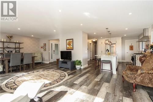 27 Nepahwin Avenue, Sudbury, ON - Indoor Photo Showing Living Room