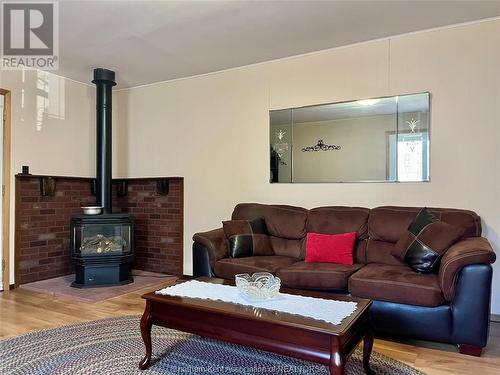 17 De Graeve Drive, Chatham, ON - Indoor Photo Showing Living Room With Fireplace