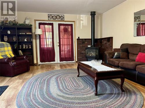 17 De Graeve Drive, Chatham, ON - Indoor Photo Showing Living Room With Fireplace