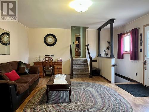 17 De Graeve Drive, Chatham, ON - Indoor Photo Showing Living Room