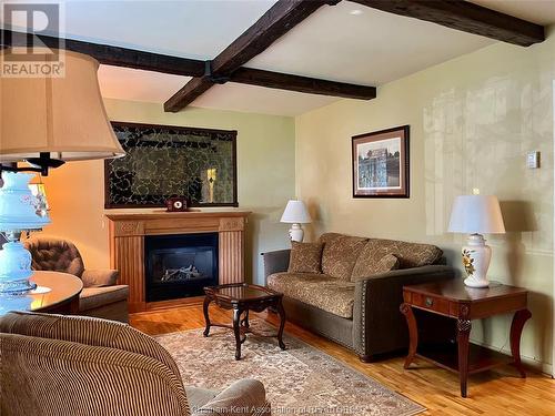 17 De Graeve Drive, Chatham, ON - Indoor Photo Showing Living Room With Fireplace