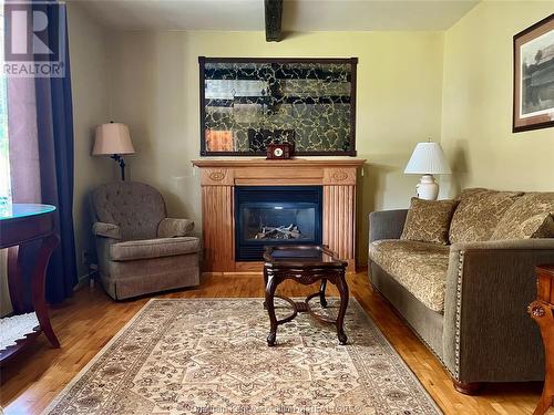 17 De Graeve Drive, Chatham, ON - Indoor Photo Showing Living Room With Fireplace