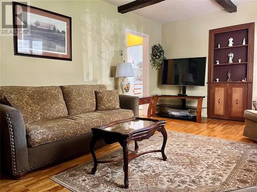 17 De Graeve Drive, Chatham, ON - Indoor Photo Showing Living Room