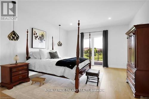 7353 Silver Creek Circle, London, ON - Indoor Photo Showing Bedroom