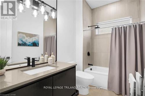 7353 Silver Creek Circle, London, ON - Indoor Photo Showing Bathroom