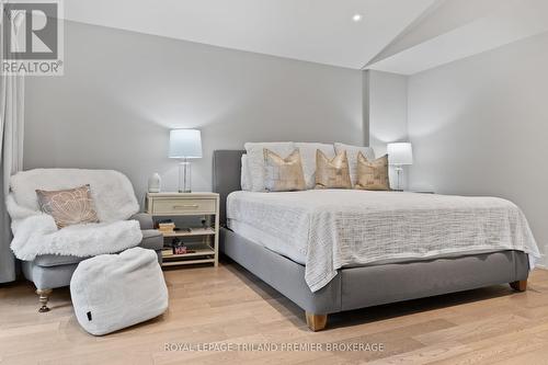 1630 Hillside Drive, London, ON - Indoor Photo Showing Bedroom