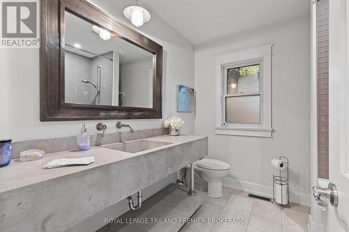 1630 Hillside Drive, London, ON - Indoor Photo Showing Bathroom