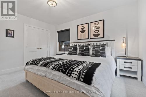 1630 Hillside Drive, London, ON - Indoor Photo Showing Bedroom