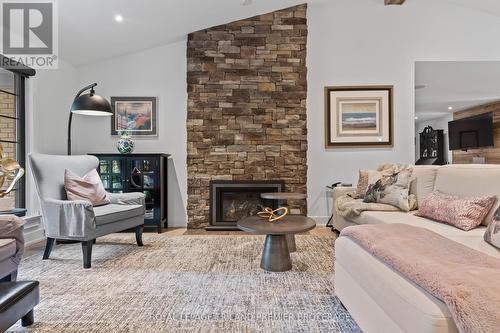 1630 Hillside Drive, London, ON - Indoor Photo Showing Living Room With Fireplace