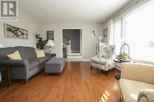 704 Third Lin E, Sault Ste. Marie, ON - Indoor Photo Showing Living Room