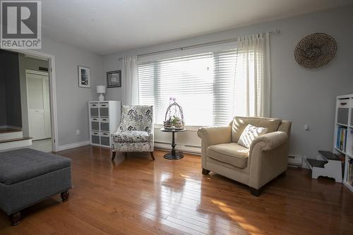 704 Third Lin E, Sault Ste. Marie, ON - Indoor Photo Showing Living Room