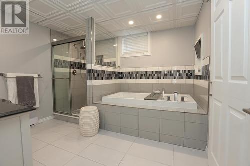 704 Third Lin E, Sault Ste. Marie, ON - Indoor Photo Showing Bathroom