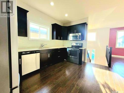 307 Bentley Lane, Saskatoon, SK - Indoor Photo Showing Kitchen