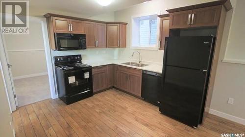 307 Bentley Lane, Saskatoon, SK - Indoor Photo Showing Kitchen With Double Sink