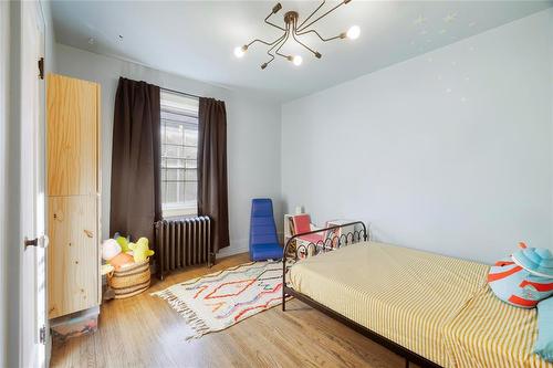 195 Ash Street, Winnipeg, MB - Indoor Photo Showing Bedroom