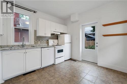 190 Lochiel Street S, Renfrew, ON - Indoor Photo Showing Kitchen