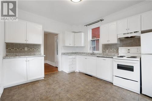 190 Lochiel Street S, Renfrew, ON - Indoor Photo Showing Kitchen