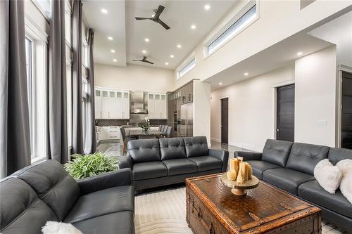 26 Prince Cove, East St Paul, MB - Indoor Photo Showing Living Room