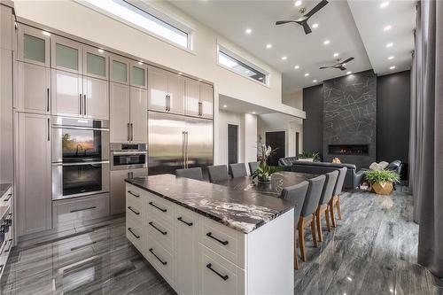 26 Prince Cove, East St Paul, MB - Indoor Photo Showing Kitchen With Upgraded Kitchen