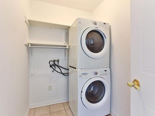 Salle de lavage - 112 Av. De Balmoral, La Prairie, QC - Indoor Photo Showing Laundry Room