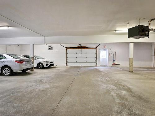 Garage - 112 Av. De Balmoral, La Prairie, QC - Indoor Photo Showing Garage