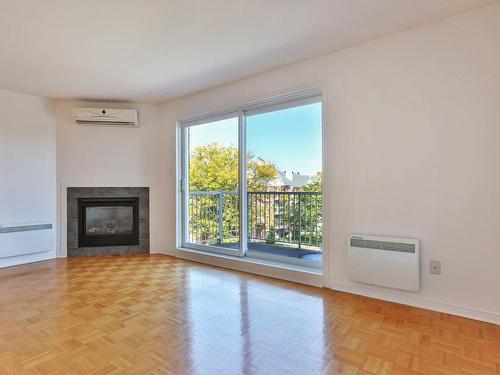 Salon - 112 Av. De Balmoral, La Prairie, QC - Indoor Photo Showing Living Room With Fireplace