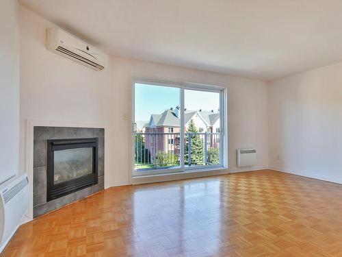 Salon - 112 Av. De Balmoral, La Prairie, QC - Indoor Photo Showing Living Room With Fireplace