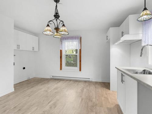 Dining room - 251 Rue Morel, Lévis (Desjardins), QC - Indoor Photo Showing Kitchen With Double Sink