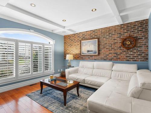 Salon - 379 Rue Des Bruants, Lévis (Les Chutes-De-La-Chaudière-Ouest), QC - Indoor Photo Showing Living Room