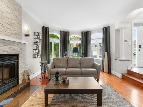 Salon - 379 Rue Des Bruants, Lévis (Les Chutes-De-La-Chaudière-Ouest), QC - Indoor Photo Showing Living Room With Fireplace