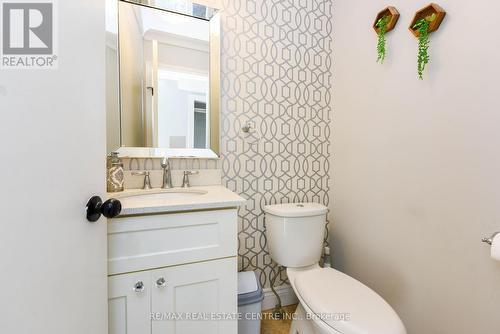 98 Church Street E, Brampton, ON - Indoor Photo Showing Bathroom