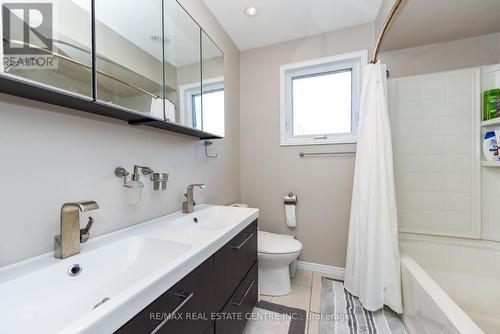 98 Church Street E, Brampton, ON - Indoor Photo Showing Bathroom