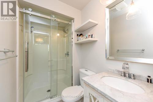 98 Church Street E, Brampton, ON - Indoor Photo Showing Bathroom