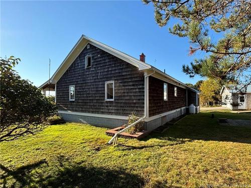 17 Old Airport Rd, Grand Manan, NB 