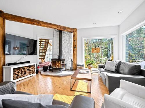 Salon - 312  - 314 Ch. Duplessis, Lac-Supérieur, QC - Indoor Photo Showing Living Room With Fireplace