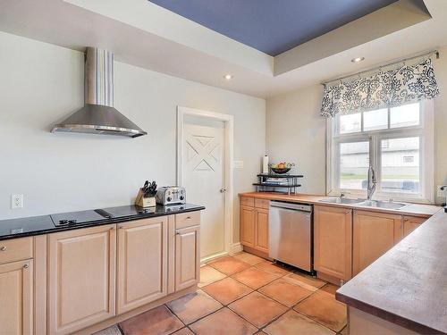 Cuisine - 224Z Ch. Des Patriotes E., Saint-Jean-Sur-Richelieu, QC - Indoor Photo Showing Kitchen With Double Sink