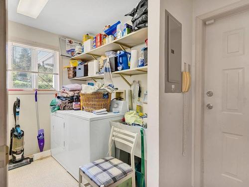 750 Uplands Crt, Kamloops, BC - Indoor Photo Showing Laundry Room