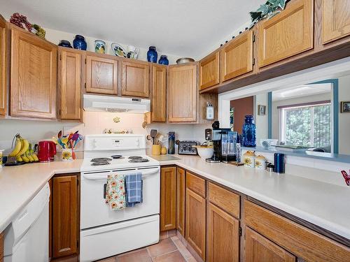 750 Uplands Crt, Kamloops, BC - Indoor Photo Showing Kitchen