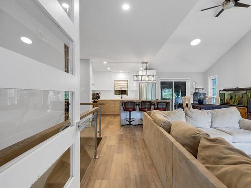 IntÃ©rieur - 15  - 17 154E Avenue, Saint-Hippolyte, QC - Indoor Photo Showing Living Room