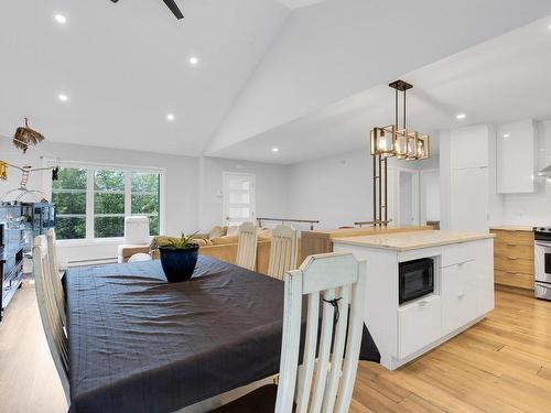 Coin-repas - 15  - 17 154E Avenue, Saint-Hippolyte, QC - Indoor Photo Showing Dining Room