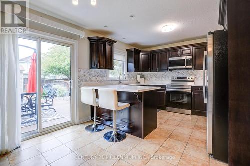 108 Silk Drive, Shelburne, ON - Indoor Photo Showing Kitchen With Upgraded Kitchen