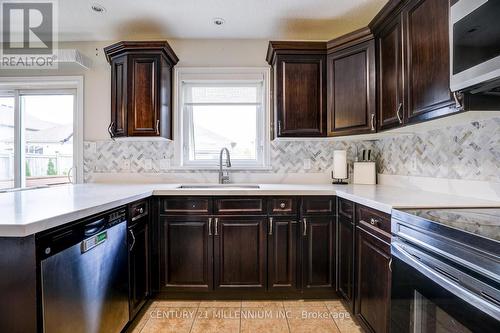 108 Silk Drive, Shelburne, ON - Indoor Photo Showing Kitchen