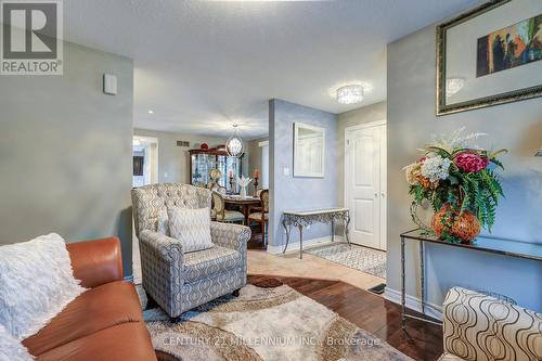 108 Silk Drive, Shelburne, ON - Indoor Photo Showing Living Room