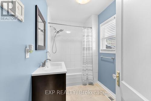 4875 Sixth Avenue, Niagara Falls, ON - Indoor Photo Showing Bathroom