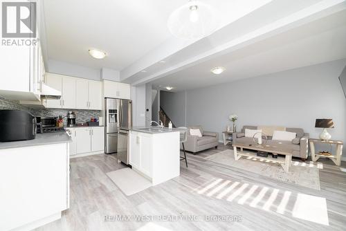 324 Equestrian Way, Cambridge, ON - Indoor Photo Showing Kitchen