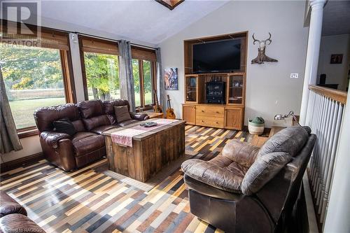 1440 Highway 6, South Bruce Peninsula, ON - Indoor Photo Showing Living Room